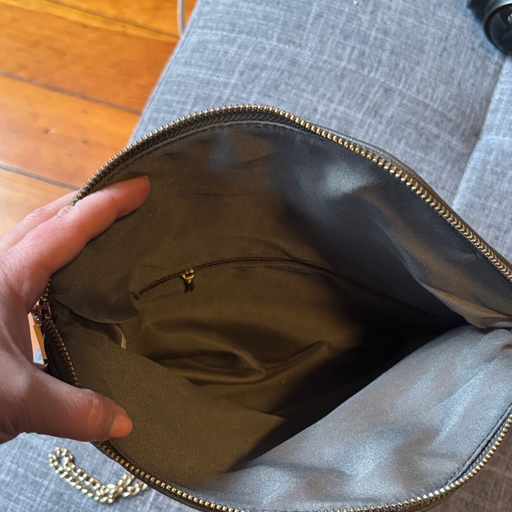 Elegant Black Leather Shoulder Bag - Picture 7 of 7